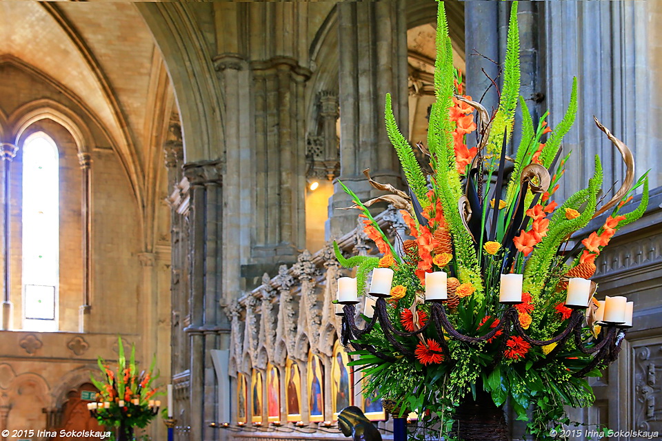 Фестиваль цветов Cascades, Уинчестерский собор, Англия. 