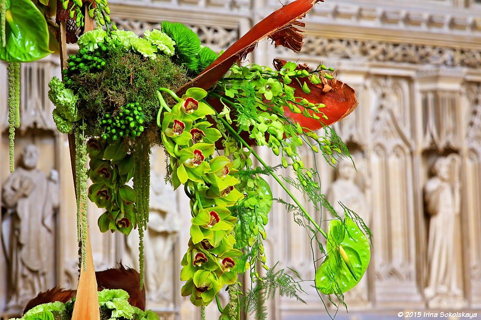Фестиваль цветов Cascades, Уинчестерский собор, Англия.
