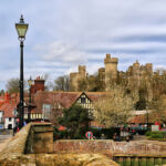 Деревня Арундел, графство Западный Сассекс, Англия Деревня Арундел, графство Западный Сассекс, Англия